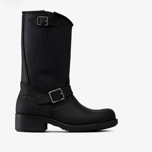 Johnny bulls - Säljer mina johnny bulls som bara stått i garderoben i massa år 😅 Skorna är i strl 36 men är ganska stora i storleken å passar en som normalt har 37-37,5, bilder är från google, skriv vid intresse så skickar jag bilder på skorna💓