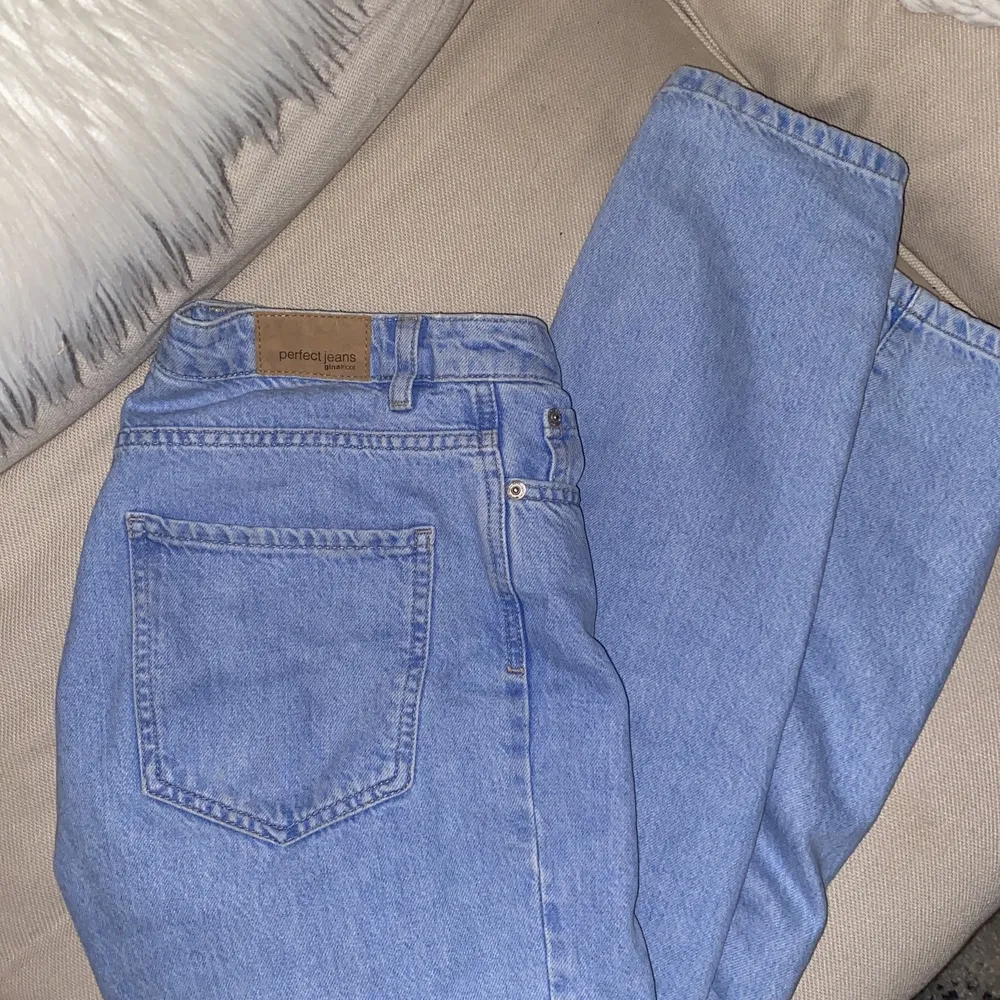 ”Perfect jeans” från gina tricot! Sitter som en smäck kan jag lova (strl 38). Jeans & Byxor.