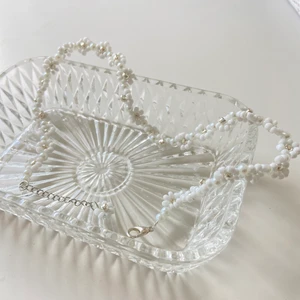 Handgjort Halsband  - ELSA halsband🤍 37-42cm långt Finns i silver och i guld 99kr Frakt på 15kr tillkommer🤍💕