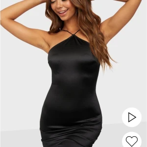 Satin dress - Oanvänd