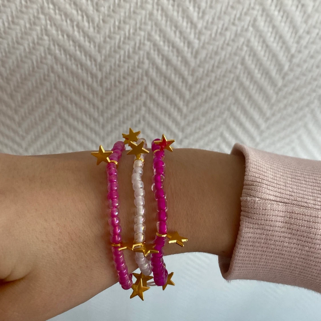 Rosa/vita armband 