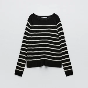 Randig tröja från zara - Svart och vit randig tröja från zara, stl s😇💘