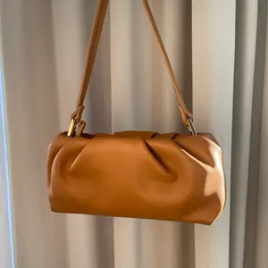 En snygg & enkel väska som passar till allt!