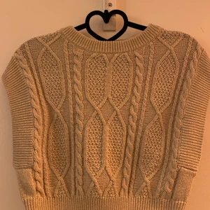 Beige väst. - Väst från NAKD som aldrig är använd.