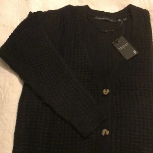 Stickad kofta  - Helt ny stickad kofta. 😍 jättefin!! 