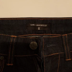 Karl Lagerfeld  - Mörkblå jeans i storlek 28/32                                          I ny skick, enbart använda vid något tillfälle.