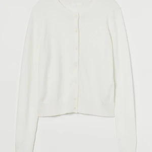 Kofta  - INTRESSEKOLL på min vita kofta. Den är i storlek xs. Hör av er vid intresse🤎