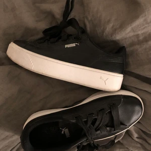 Snygga puma sneakers  - Säljer dessa då dom tyvärr är för små. Bara använt 2 gånger, ser nya ut 