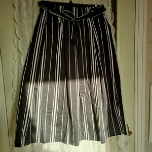 Kjol - Jättefin lång kjol, säljer för att den inte kommer till användning :(