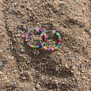Rainbow hoops 🥰 - Jättefina handmade rainbow hoops🥰🌺🌺 . Finns även att få i andra färger 🥰 kolla även in hannashoops.com för mer produkter storlekar osv