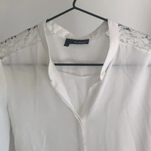 White blouse - Excellent condition :)
