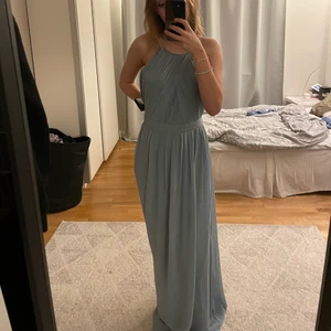 Balklänning - Helt oanvänd balklänning, nyinköpt. Ordinarie pris 900kr. Jag är 170 cm