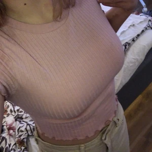 Rosa kort tröja - 💕En rosa kort tröja är aldrig använda💕 