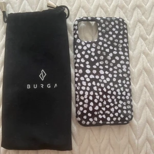 Mobilskal IPhone 11 - Mobilskal för IPhone 11 från märket Burga. Aldrig använt. 50kr. Finns fler på min sida, kan få paketpris och frakt i samma.
