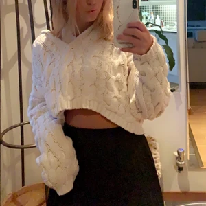 Beige tröja  - Beig tröja från nakd som jag använt ca 3 gånger, kommer inte till användning alls, nypris var 400-500 kr. Buda privat vid intresse 💜💜💜