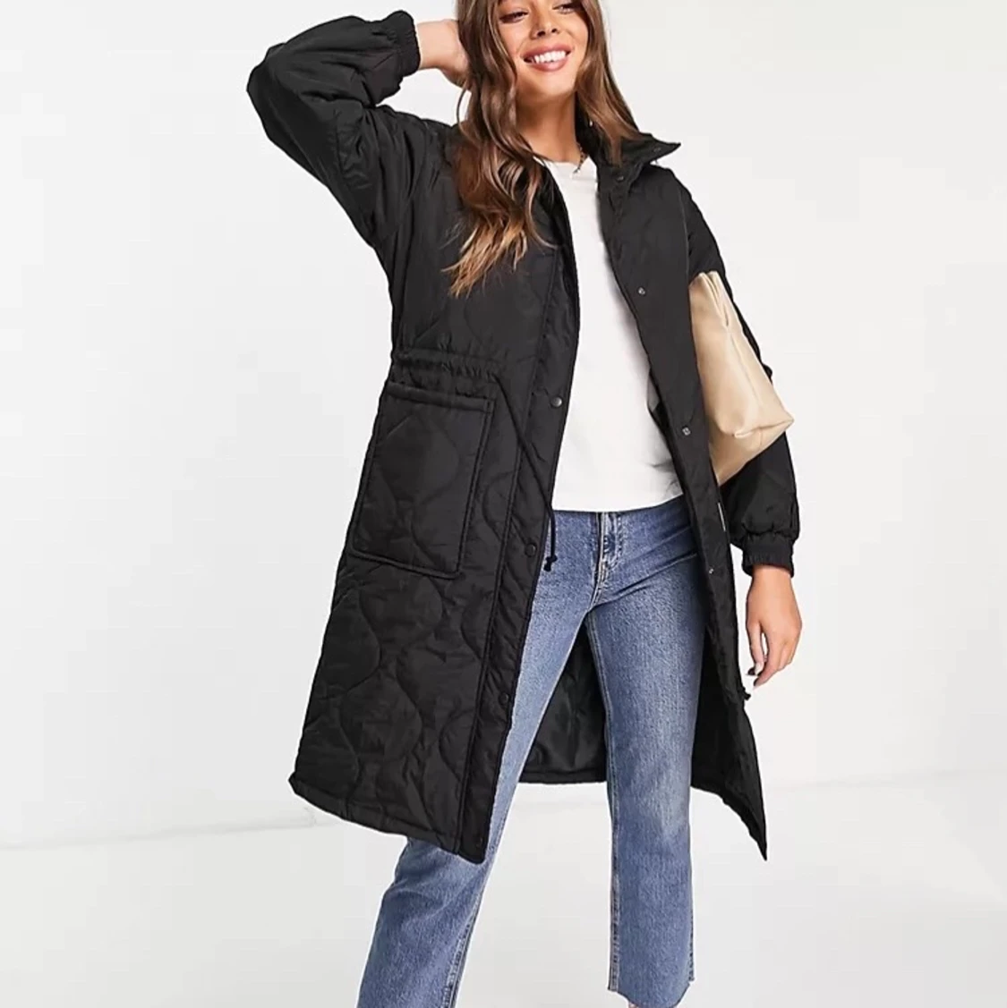 Svart quiltad kappa Stradivarius 