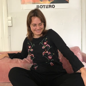 Cotton shirt with cute embroidery - Black shirt with embroidered pretty flowers // Wide sleeves 