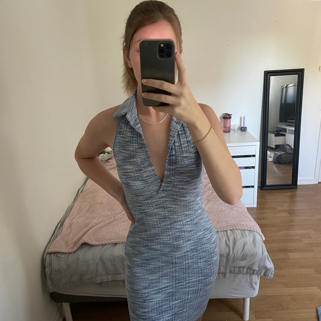 Klänning med öppen rygg  - 90