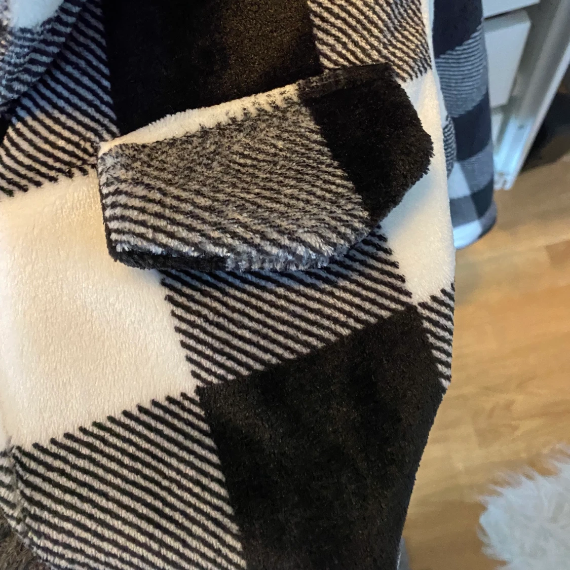 Mjuk rutig kofta - 90