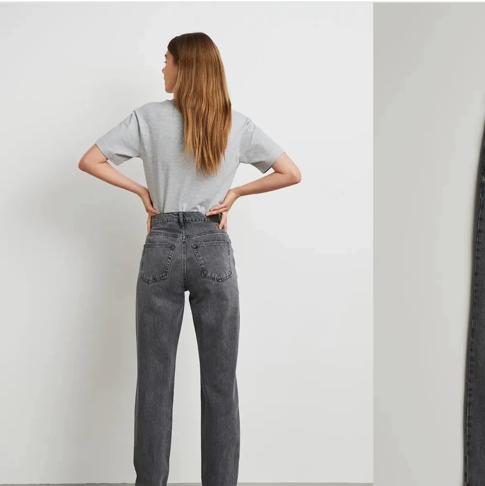 jeans köpta på gina tricot för ca 2 månader sen. säljer pga för stora för mig. storlek 36 nypris 599kr.  i väldigt bra skick, skriv för fler bilder. Jeans & Byxor.
