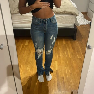 Jeans fashionnova - Supersköna Jeans från fashionnova med mycket stretch och slits på sidorna🤎