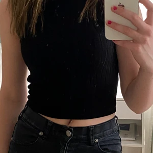 Ribbat linne - Snygg ribbat linne från hm. Det kommer inte till användning så säljer därmed det. 