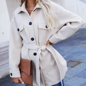 Ytterjacka - Helt ny jacka, aldrig använt. lite oversize i storleken men passar S-L