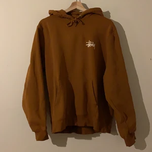Stüssy tröja - En typ brun Stüssy tröja i storlek Medium !                    (GRATIS FRAKT)