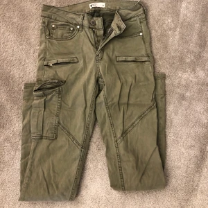 Gina, perfect jeans - Gröna fina jeans från Gina tricot, säljer pga att dom är för små.