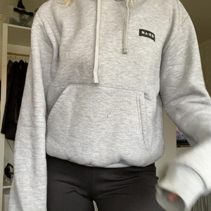 Hoodie  - Super varm och mysig grå hoodie från nakd i storlek S. Köpt för 700 kr för ca 2 år sedan. 