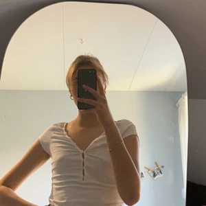 Filippa K-tröja - Filippa K-tröja vit - storlek s - knappar 