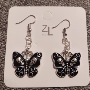 Butterfly skeleton Earrings + choker  - Bara choker = 75 kr                                                Choker + örhängen set = 115kr                                   Bara örhängen = 49kr                                                     .                      ( +GRATIS FRAKT på allt)