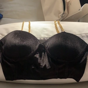 Fest topp med dragkedja baktill  - Storlek L sitter som M, aldrig använd 