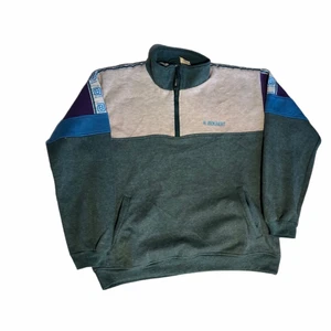 Bekaert - vintage sweatshirt  - En fin tjocktröja som verkligen påminner om 80-talet med coola färger och fina mönster. Köpt på en secondhandbutik vilket vi glömt namnet på.