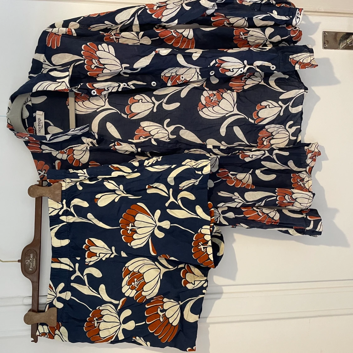 Unikt set med skorta och shorts