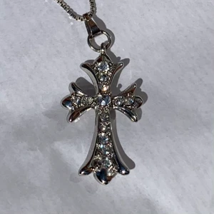 Kors smycken  - Hej, smycket är inte till salu just nu, kommer att göra mitt bästa att få tag på dem så att jag kan sälja till alla som skrivit att dem är intresserade 🌹