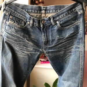 Diesel jeans  - Super fina lite lågmidjade diesel jeans! Tyvärr är dom för små för mig /:  jeansen går ända ner till fötterna och lite över skorna! Jätte snygg passform! 