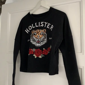 hollister  - använd men inga skador eller liknade, köpt på hollister i marbella.