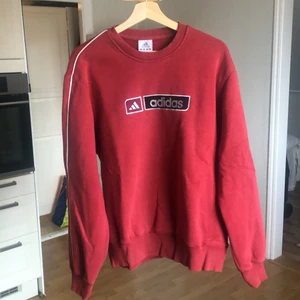 ADIDAS - Bra skick, använd fåtal gånger. Säljer pga använder ej. Storlek L Hoodie utan Luva