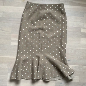 Kjol - Jättesöt prickig kjol, aldrig använd