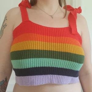 Stickad Top i Regnbågens Färger Storlek L - Stickad Top i Regnbågens Färger Storlek L