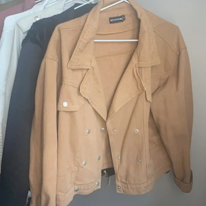 Pretty Little Thing jacket  - Pretty Little thing brown jacket in medium size 40, oversized fit.