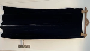 Svarta vida byxor i sammet - Svarta vida bekväma byxor i sammet, sparsamt använda i fint skick