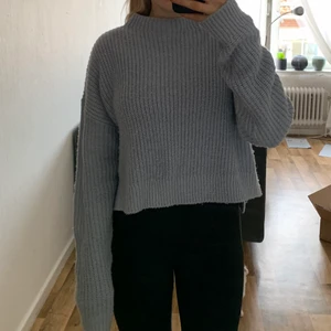 Stickad tröja - Blå stickad tröja från Ivyrevel i strl S. Jätteskön och knappt använd. Frakt tillkommer.