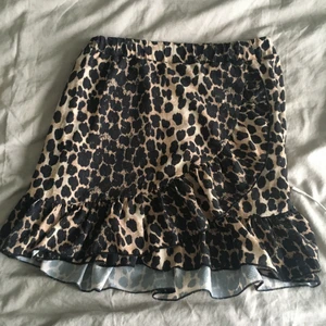 Säljer min jätte fina kjol💕 använde den några gånger förra sommaren men nu är den lite kort på mig som är 1,73 - Köparen står för frakten💕