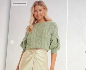 Stickad tröja nakd  - En söt stickad grön tröja med puffärm från nakd, inte använd då den bara inte kommer till användning helt enkelt🦋