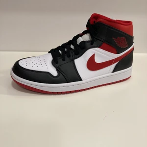 Jordan 1 mid Gym Red  - Helt nya Jordan 1 mid Gym Red