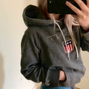 Gant hoodie  - Skitsnygg hoodie från Gant i storlek S, men passar även mig som vanligtvis har xs! Rätt välanvänd. Säljer då jag tröttnat på den💕