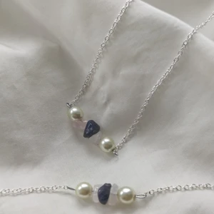Halsband och armband  - Super snygga smycke! Armbandet kostar=29kr och halsbandet kostar 39kr!🥰 Gjorda med rosenkvart,tiger eye blue crystal-stone och äkta sötvattenpärlor! 🥰