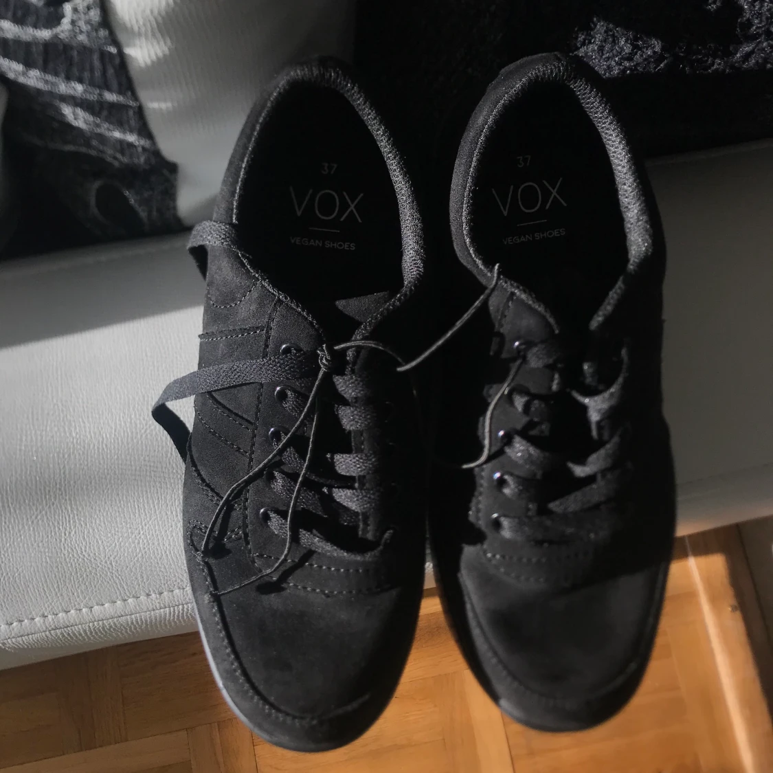 Höga svarta skor  - 90